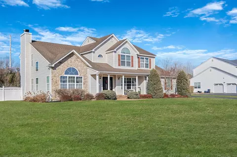 17 Bittersweet Ln, Center Moriches, NY 11934