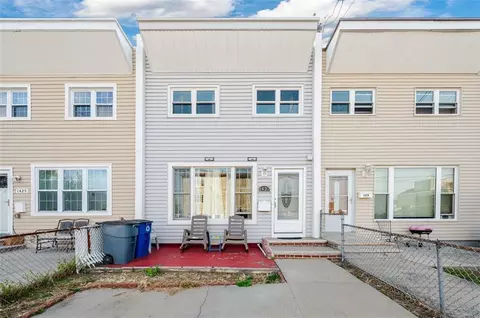 1427 Shore Dr, New York, NY 10465