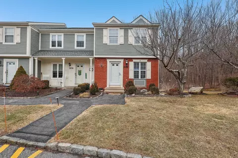 205 Twin Brook Ct, Carmel Hamlet, NY 10512