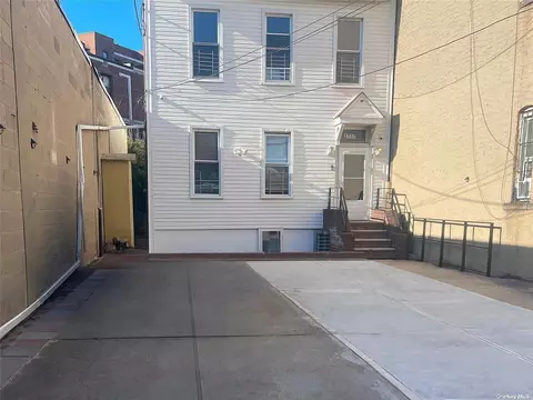 3717 Greenpoint Ave, Long Island City, NY 11101