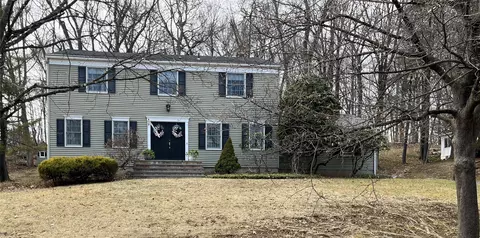 12 Marten Dr, Clarkstown, NY 10994