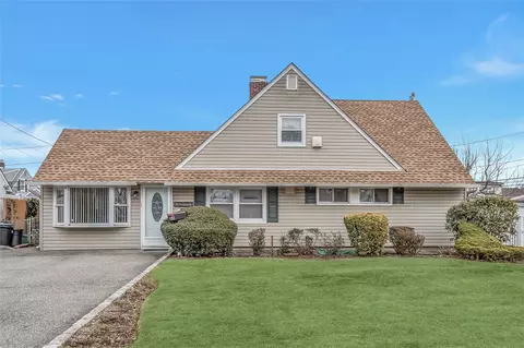 60 Barrister Rd, Levittown, NY 11756