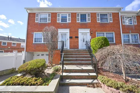 62-57 Douglaston Pkwy, Little Neck, NY 11362