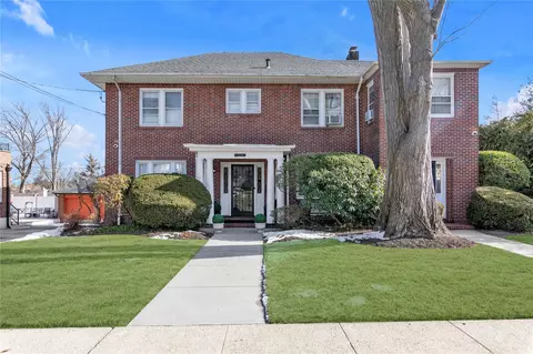 32-29 162nd St, Flushing, NY 11358