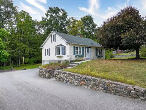 93 Weygant Hl, Highland Mills, NY 10930