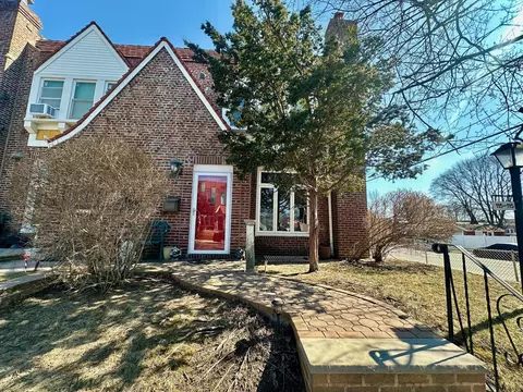 115-115 223rd St, Cambria Heights, NY 11411