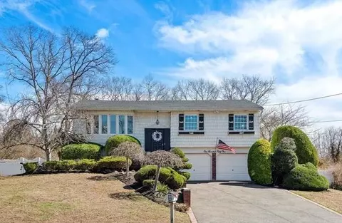 151 Woodbury Rd, Hauppauge, NY 11788