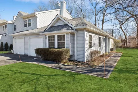 209 Sara Cir, Port Jefferson Station, NY 11776