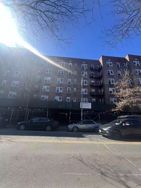 42-40 Bowne St #3C, Flushing, NY 11355