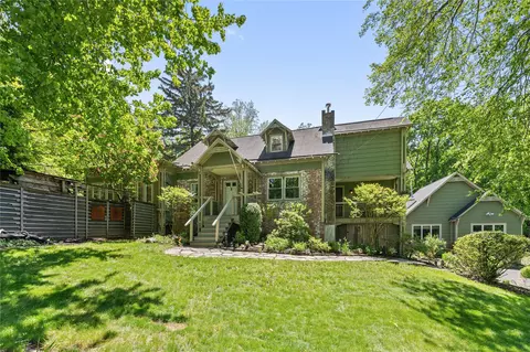 2 Stony Hill Ln, Clarkstown, NY 10994