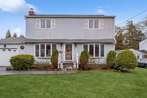 4 Foxcroft Rd, North Hempstead, NY 11507