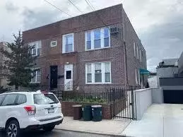 21-12 23rd Ter, Astoria, NY 11105