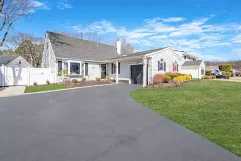118 Stuyvesant Dr, Port Jefferson Station, NY 11776