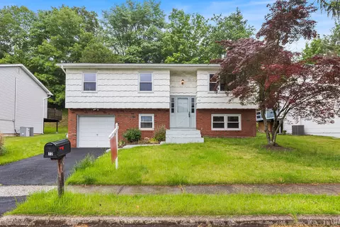 72 Lincoln St, Ramapo, NY 10974
