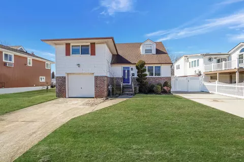 222 Nassau Ave, Freeport, NY 11520