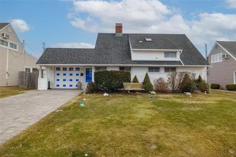 25 Russet Ln, Wantagh, NY 11793