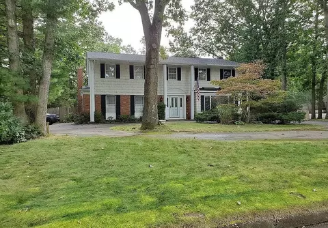 2 Scott Ct, Lake Grove, NY 11755