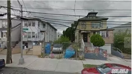 1475 Hicks St, New York, NY 10469