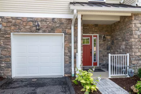 307 Hudson View Ter, Hyde Park, NY 12538