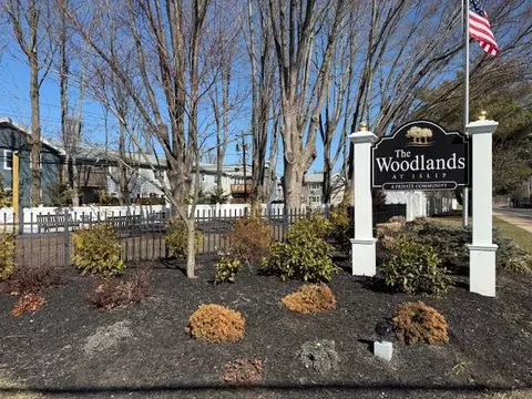 106 Cardinal Ln #106, Islip, NY 11751