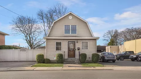 1089 Tulip Ave, Franklin Square, NY 11010