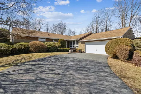 7 Collier Dr W, Carmel, NY 10512