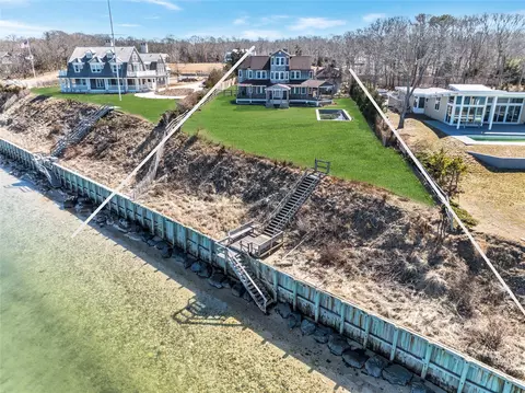 140 Newtown Rd, Hampton Bays, NY 11946