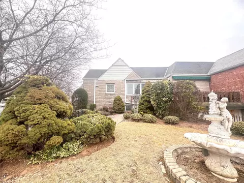 72-62 51 Dr, Woodside, NY 11377
