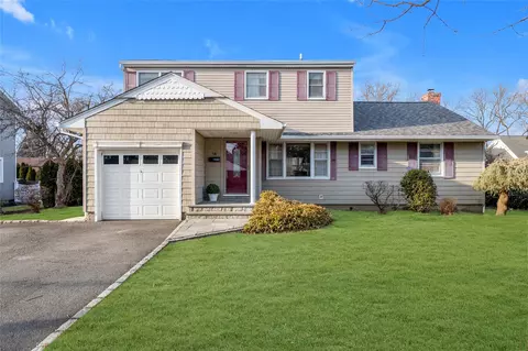 14 Washington Ave, Glen Head, NY 11545