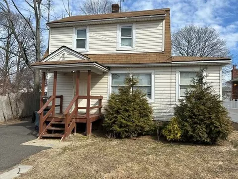 76 Weberfield Ave, Freeport, NY 11520
