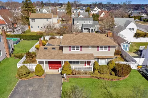25 Arch Ave, Farmingdale, NY 11735