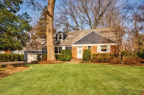 85 Longview Rd, North Hempstead, NY 11050