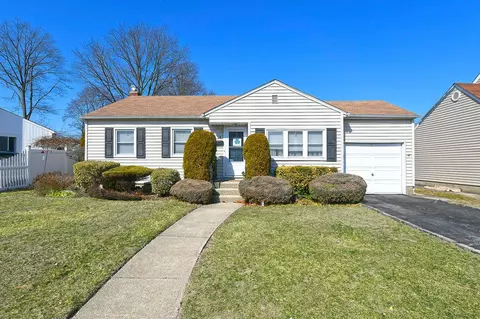 4 Jamaica Ave, Plainview, NY 11803