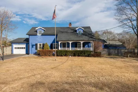 129 Kensington Ave, Bayport, NY 11705