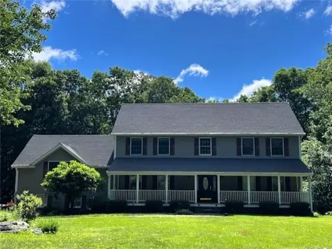 10 Stonewall Dr, Holmes, NY 12531