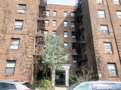 31-31 54th St #6, New York, NY 11377