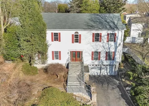 49 Chaucer St, Greenburgh, NY 10530