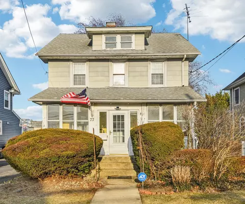 77 Woods Ave, Rockville Centre, NY 11570