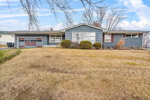 45 Sunrise Dr, Middletown, NY 10940