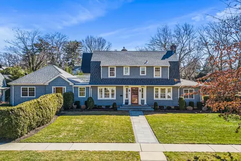20 Chestnut St, Garden City, NY 11530