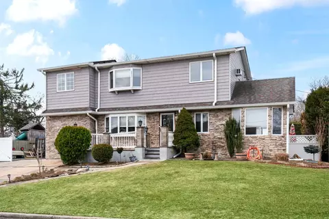5 Sun Haven Ln, Commack, NY 11725