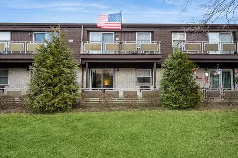 9 Oxford Dr #6, Clarkstown, NY 10989