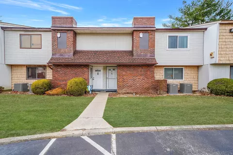 29 Pointe Cir S #29, Coram, NY 11727