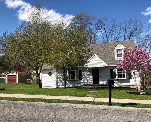 3 Hidden View Dr, Walden, NY 12586
