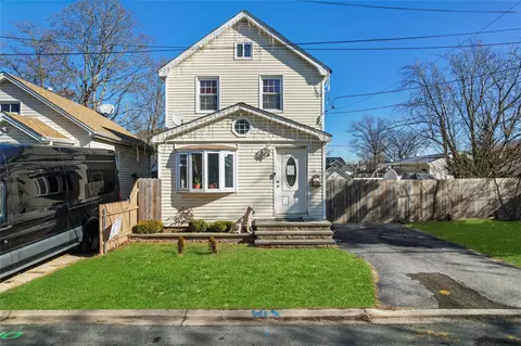 250 Ferraris St, Copiague, NY 11726