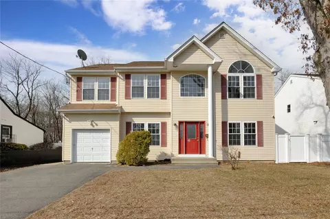2 Rosewood Ave # A, Amityville, NY 11701