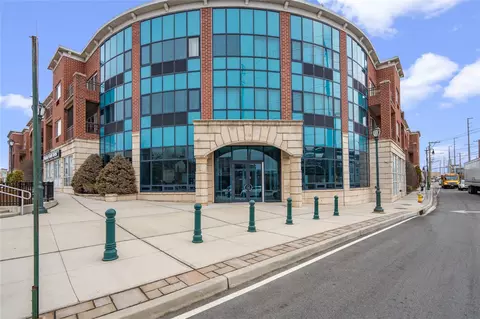 130 Post Ave #211, North Hempstead, NY 11590