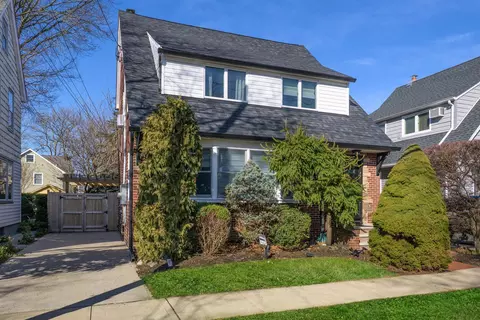 40 Park Ave, North Hempstead, NY 11596