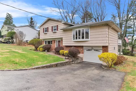 130 Parkview Rd, Greenburgh, NY 10523