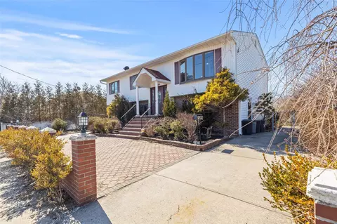 186 Jerusalem Ave, Levittown, NY 11756